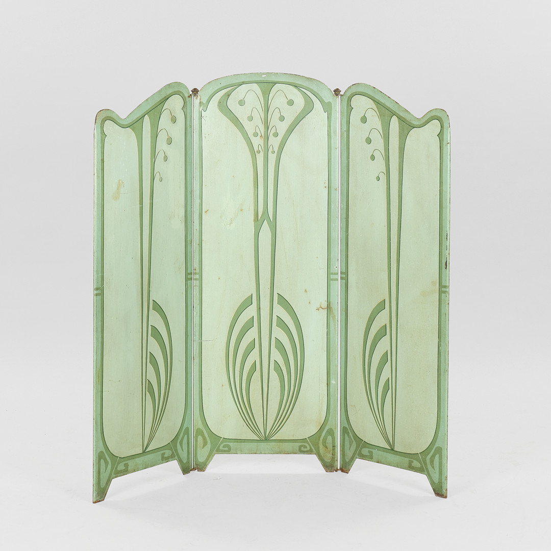 Art nouveau tre fløjet skærm af bemalet metal. ca år 1900.