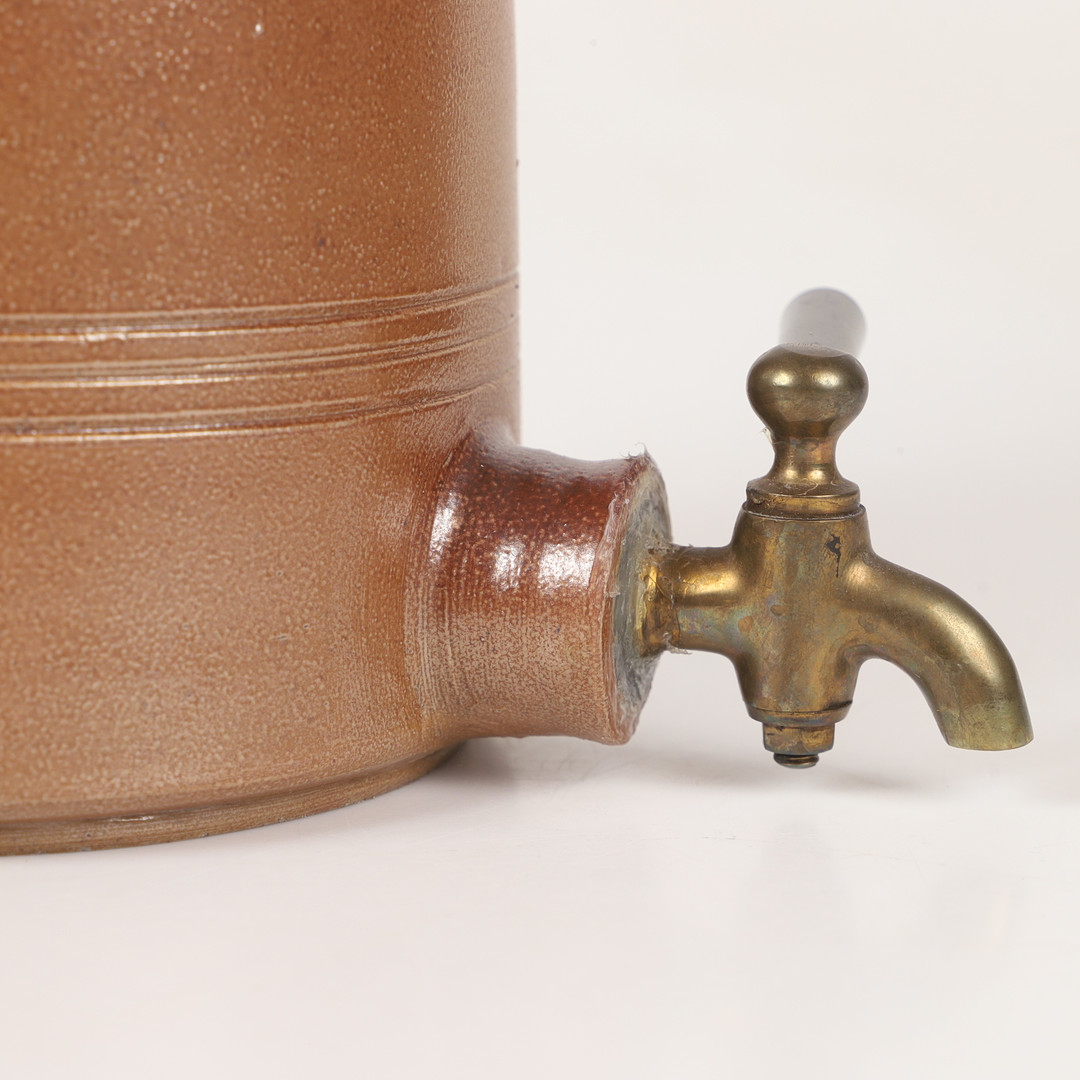 KRUS MED TAPPKRAN, 3 liter, saltglaserad keramik, Sven Bolin, 1900-tal.