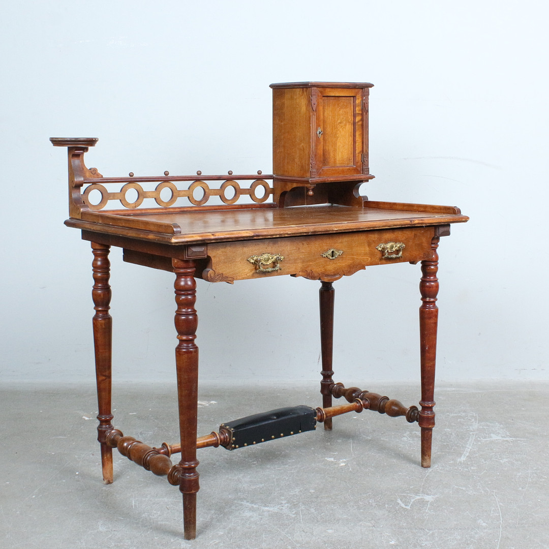Ladydesk, Mahagoni, Neorenaissance, spätes 19. Jahrhundert.