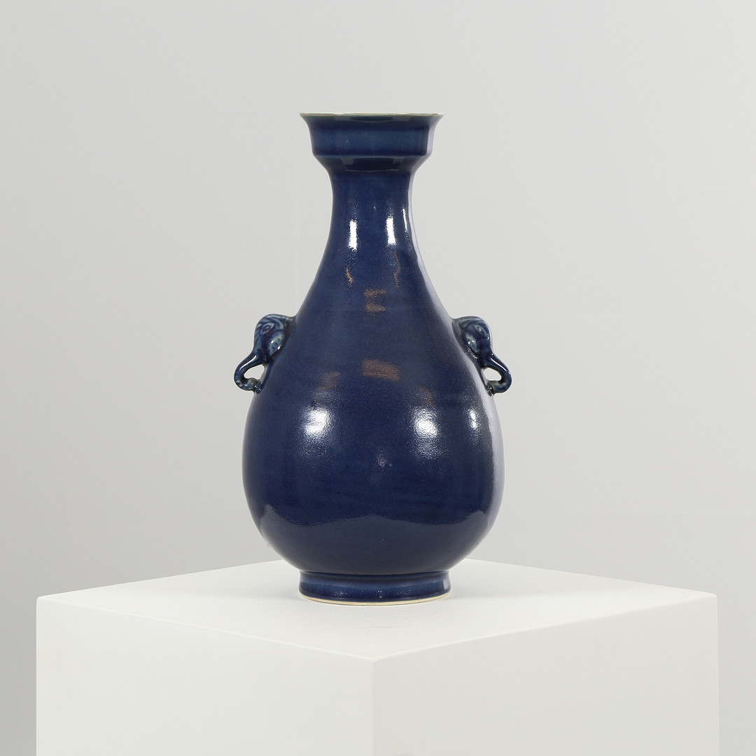 Kinesisk powder blue vase af porcelæn, 1900-tallet.