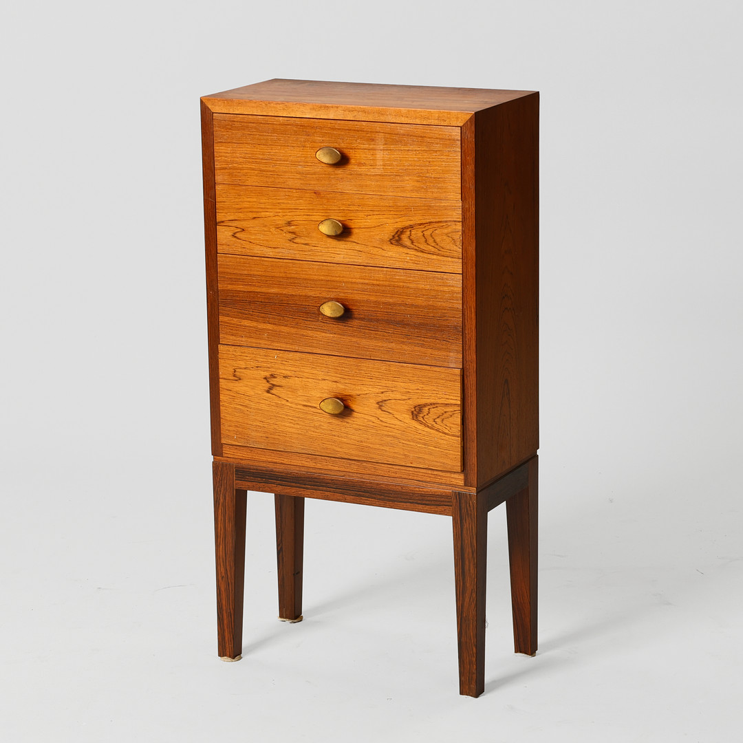 DANISH CABINETMAKER: Small chest of drawers in rosewood veneer, Denmark, 1950s/60s.
