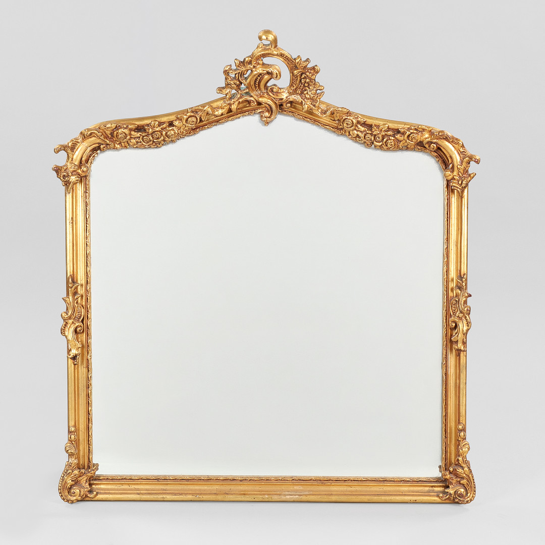 Spejl i nyrokoko, guldbronceret træ med ornamentik, 18-1900-tallet.