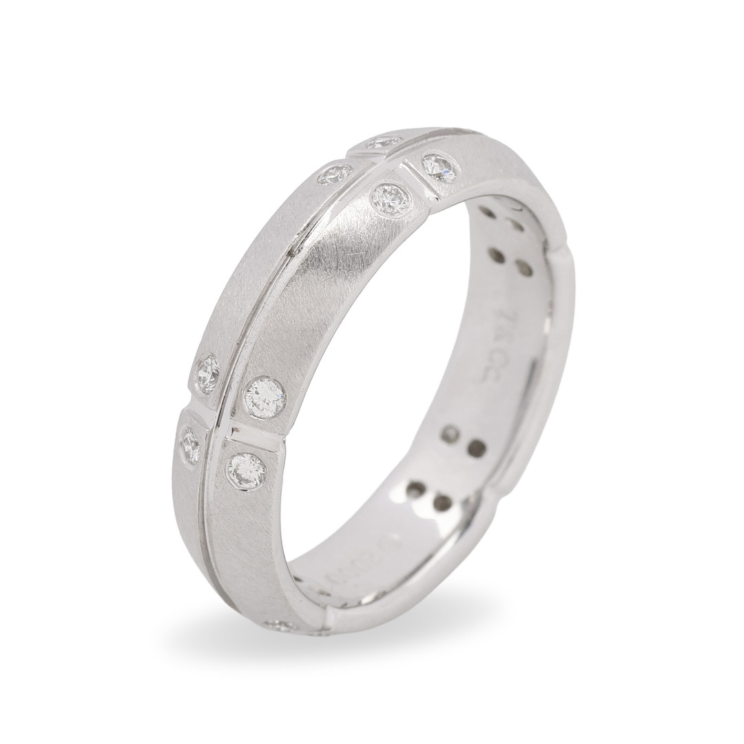TIFFANY & CO. "Streamerica"-diamantring af 18 kt hvidguld med brillantslebne diamanter.