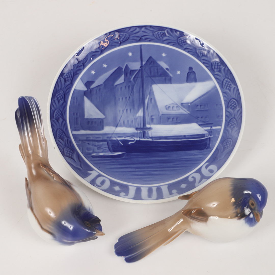 JULTALLRIK SAMT FIGURINER, 3 delar, porslin, Bing & Gröndahl samt Royal Copenhagen.