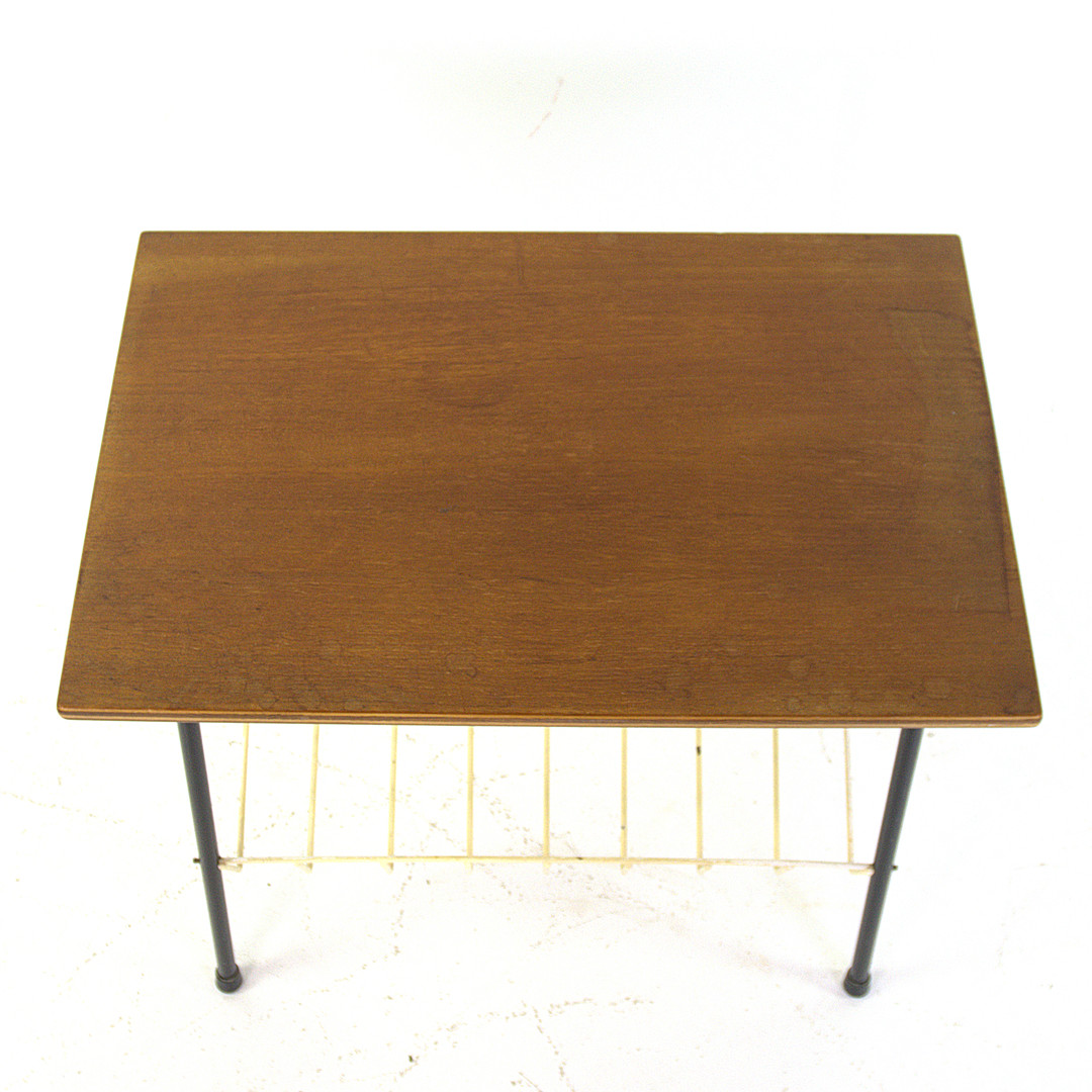 TIDNINGSHYLLA och HYLLA, 2 delar, stringmodell, teak, stål, 1960-tal.