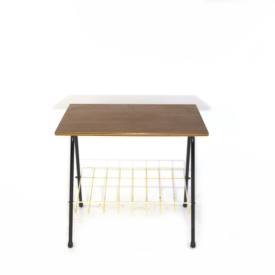 TIDNINGSHYLLA och HYLLA, 2 delar, stringmodell, teak, stål, 1960-tal.