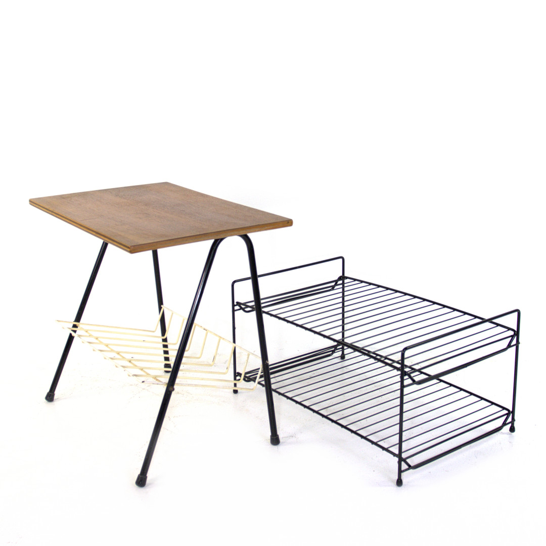 TIDNINGSHYLLA och HYLLA, 2 delar, stringmodell, teak, stål, 1960-tal.