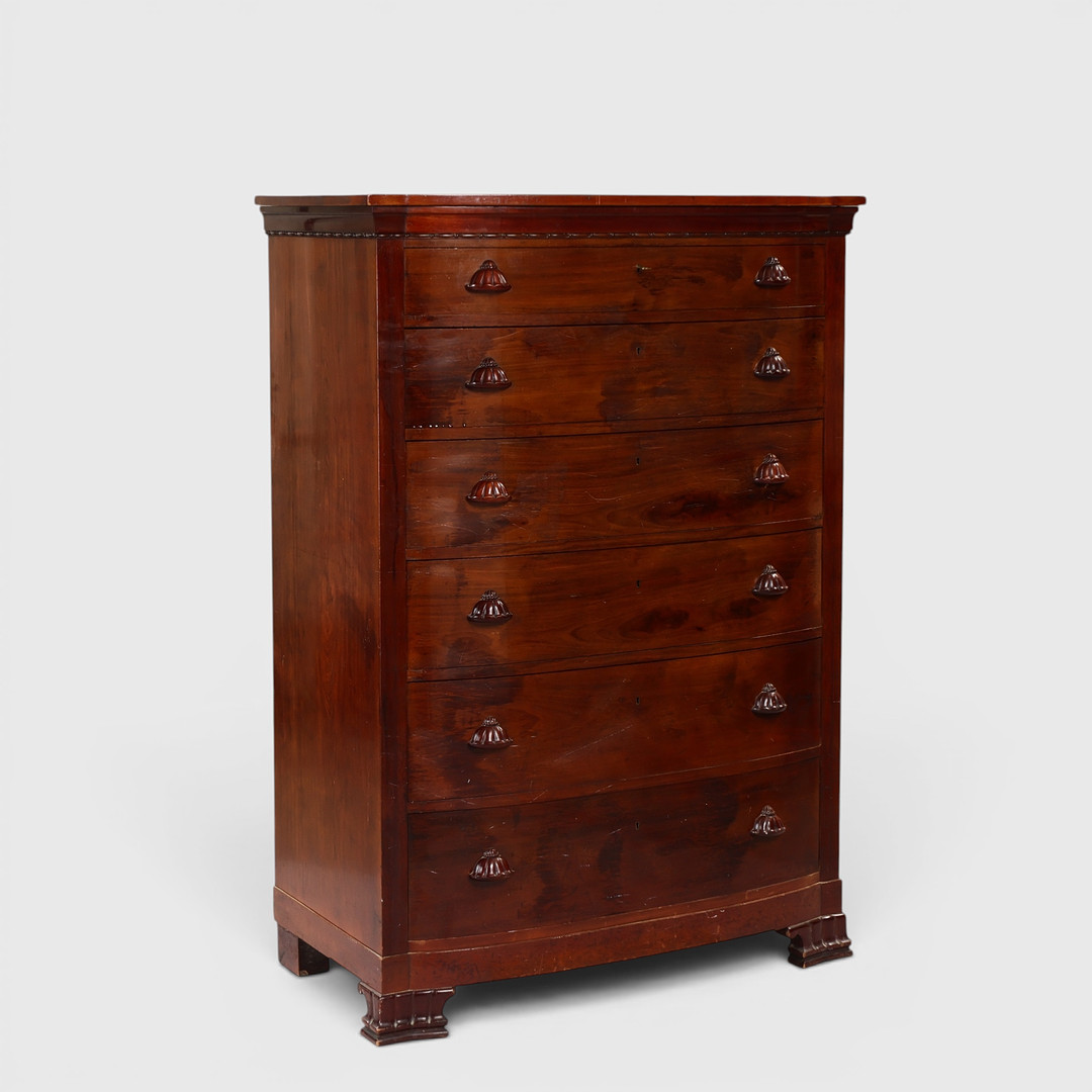 LYSBERG & HANSEN A/S. Skønvirke Tallboy / Chiffoniere af mahogni, 1920'erne.