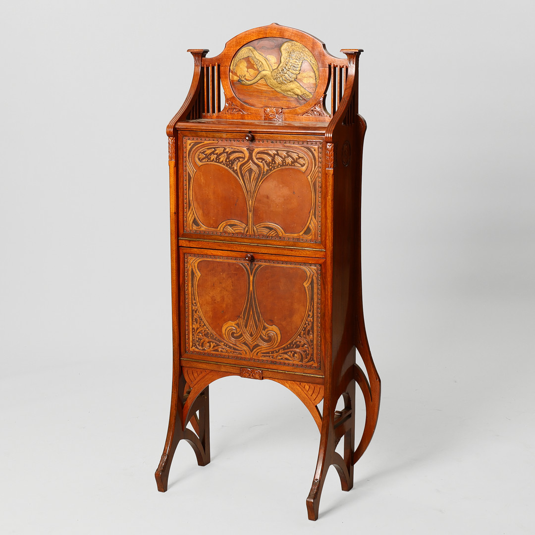Nodeskab af mahogni med læder, Art Nouveau, europæisk møbelproducent, ca. 1880-1900.