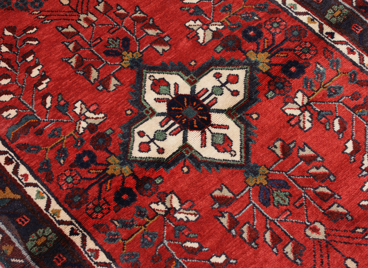 MATTA. Hamadan gallerimodell, 480 x 100 cm.
