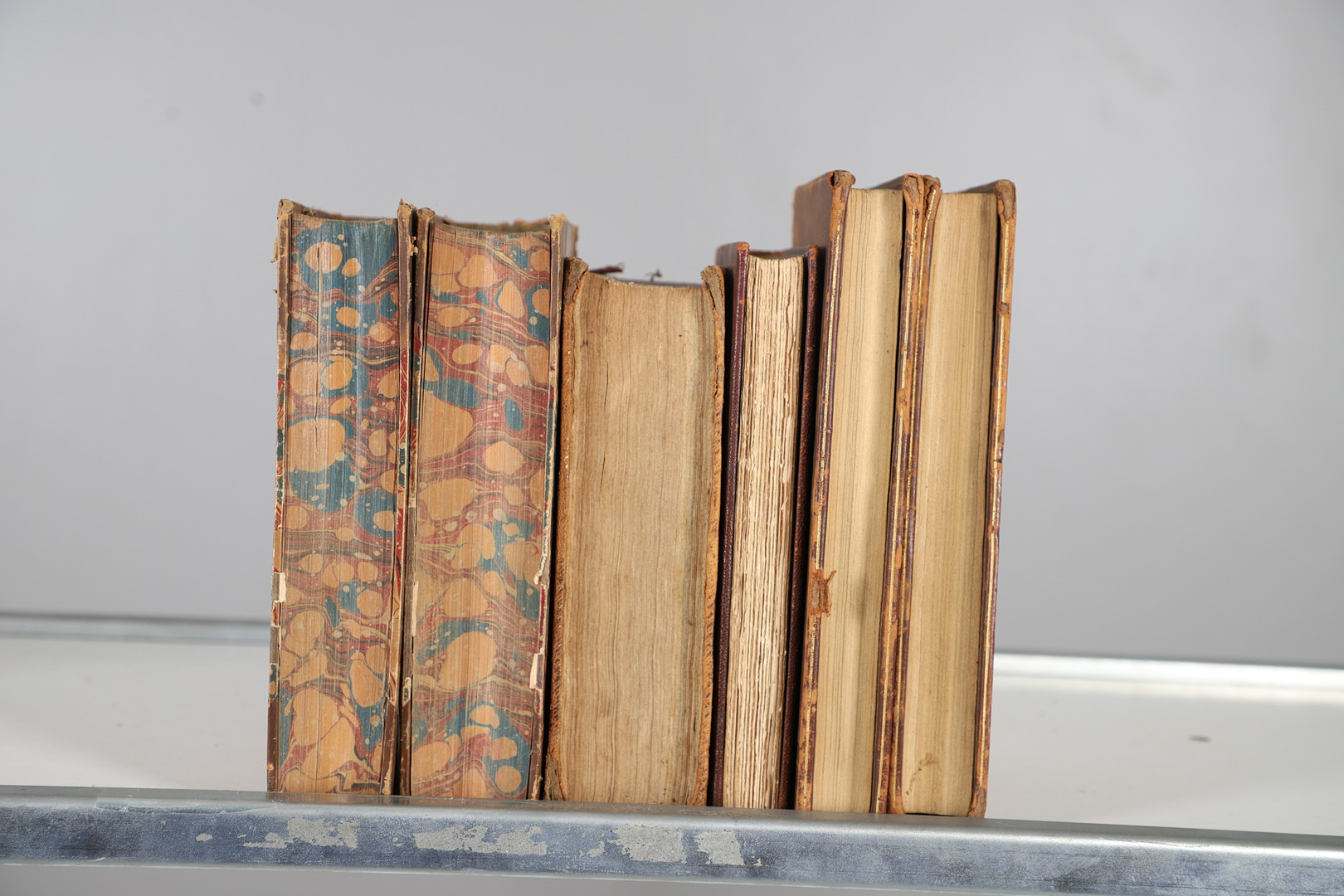 A COLLECTION OF ANTIQUARIAN LEATHER BOUND VOLUMES.