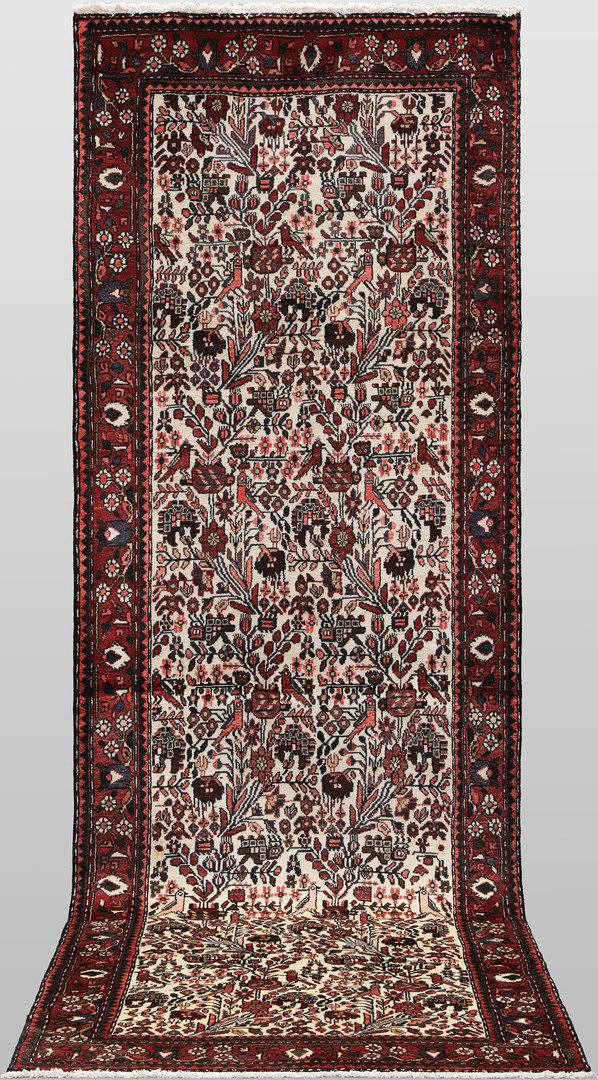 MATTA. Figural Hamadan gallerimodell, 343 x 115 cm.
