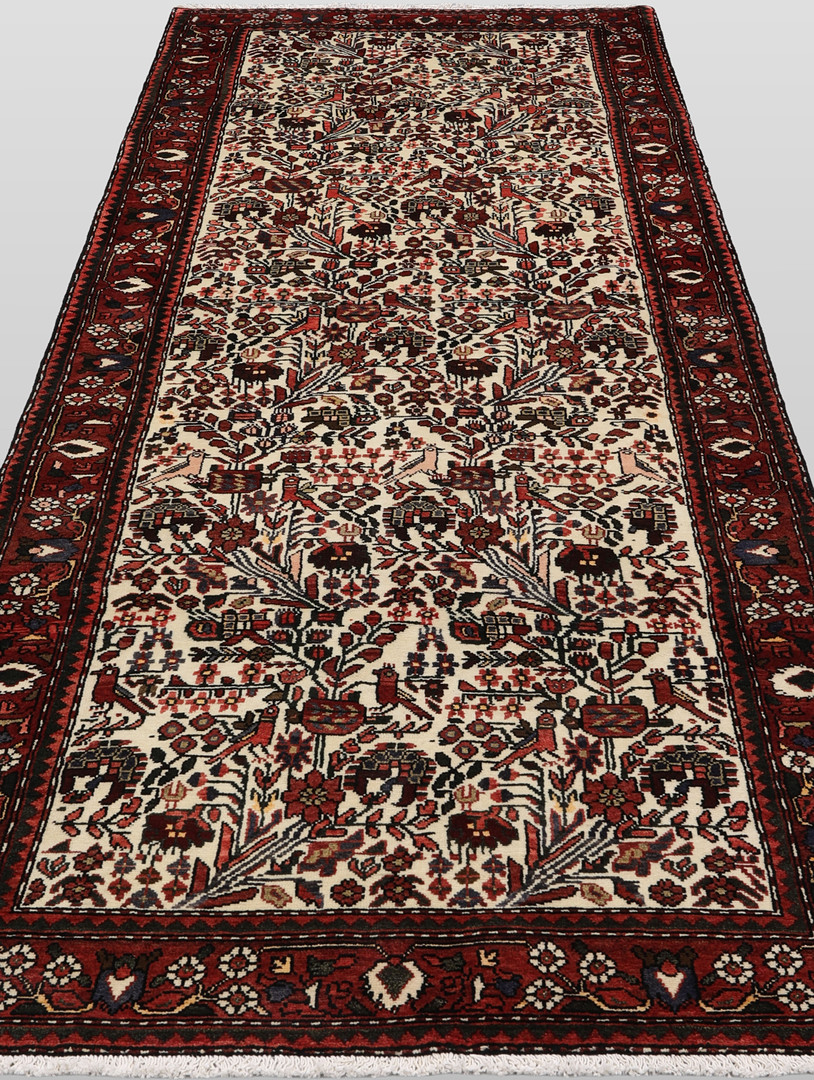 MATTA. Figural Hamadan gallerimodell, 343 x 115 cm.