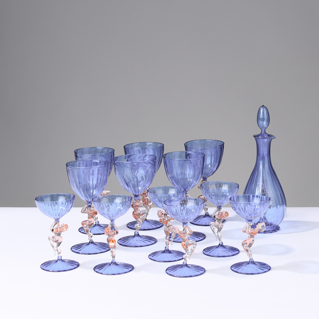 FRITZ LAMPL. Et sæt likør- og vinglas af blåt glas, Bimini Werkstätten, Østrig, 1920/30'erne, (13).