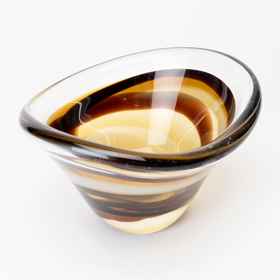 VICKE LINDSTRAND. Skål, glas, signerad, Kosta.