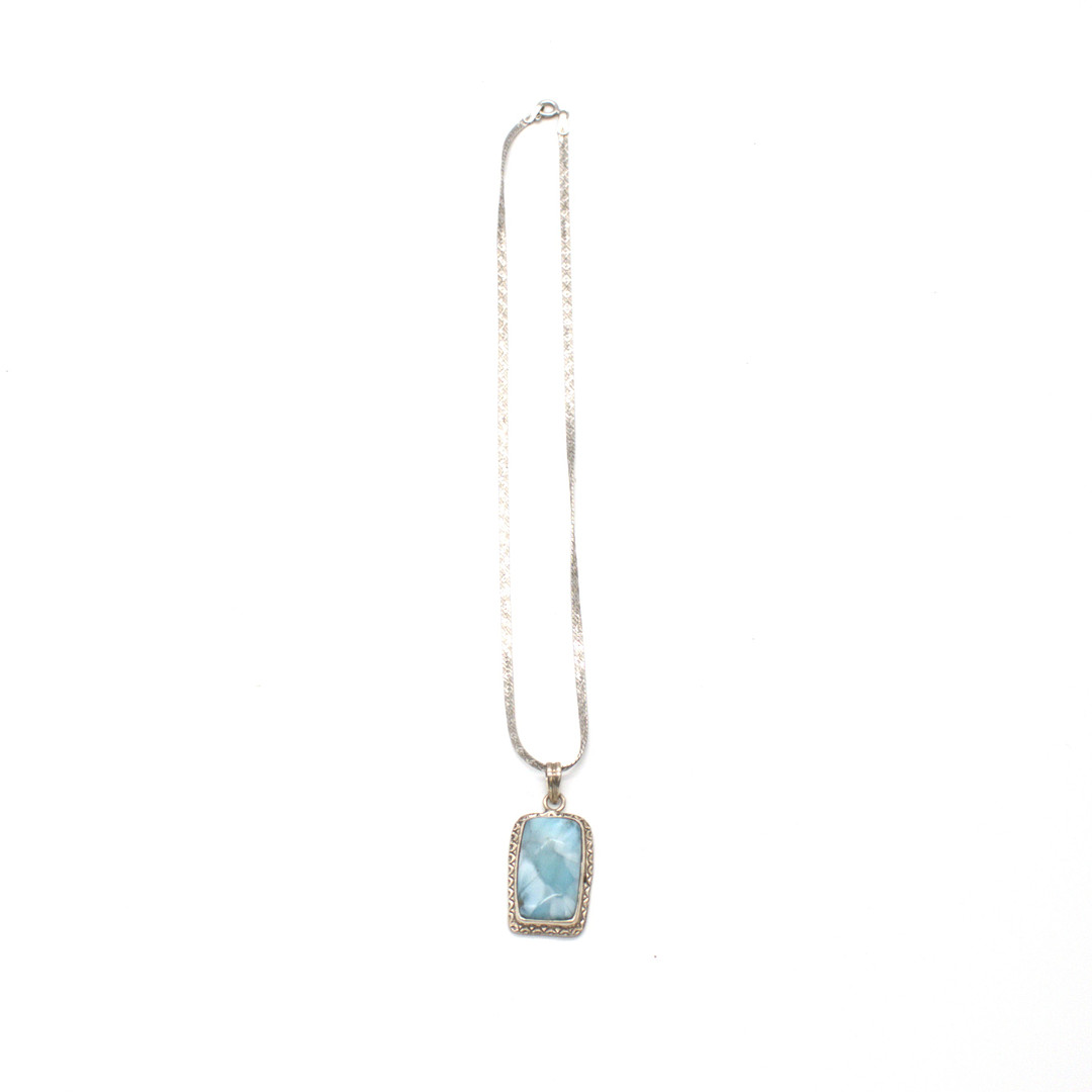 CHRISTIAN&IBANA. LARIMAR-OPTOK-FARBSTEIN IM CABOCHON SCHLIFF; UNIKAT DURCH HANDARBEIT.
