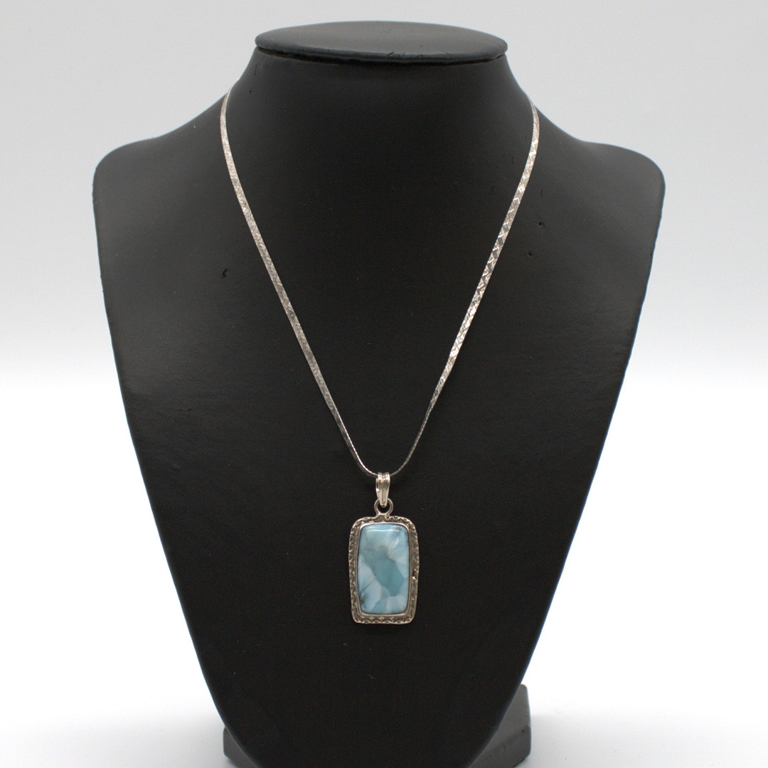 CHRISTIAN&IBANA. LARIMAR-OPTOK-FARBSTEIN IM CABOCHON SCHLIFF; UNIKAT DURCH HANDARBEIT.