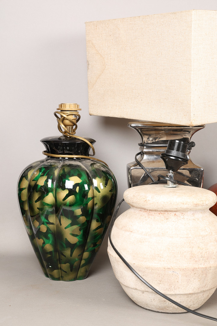 A SELECTION OF TABLE LAMPS (7).