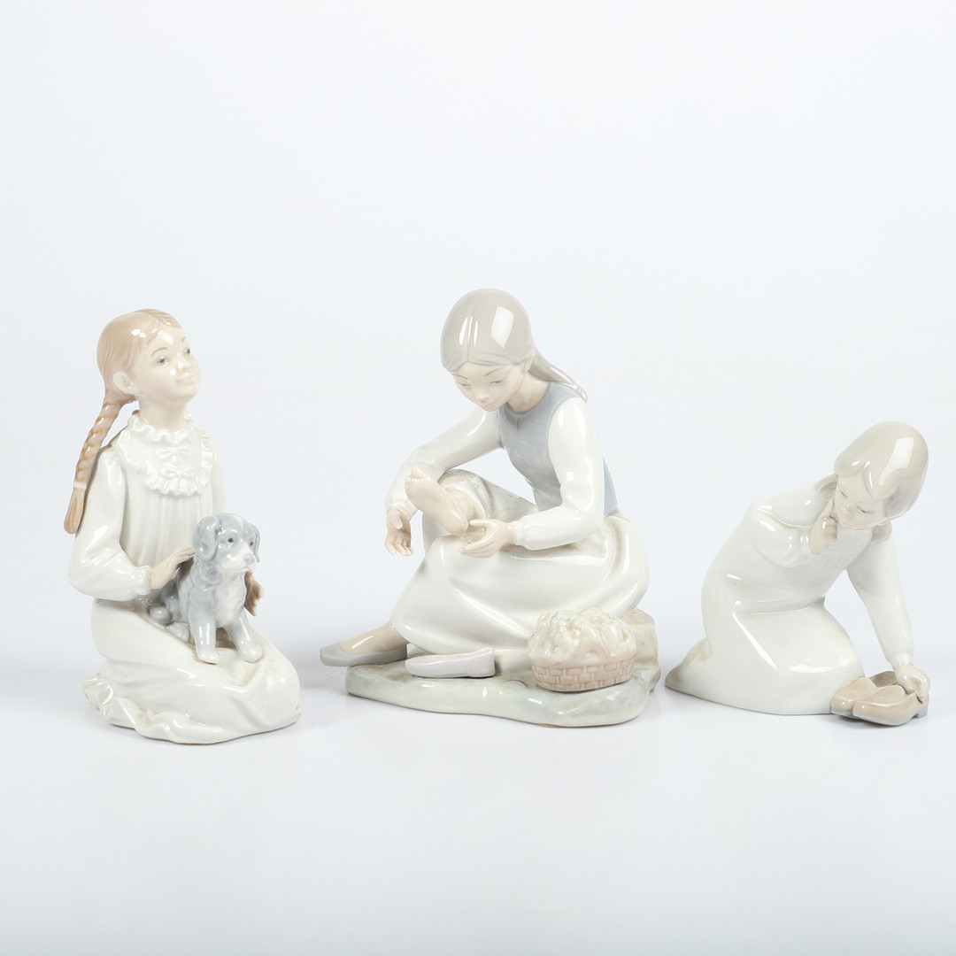 FIGURINER, 3 stycken, porslin, Lladro samt Nao, Spanien.