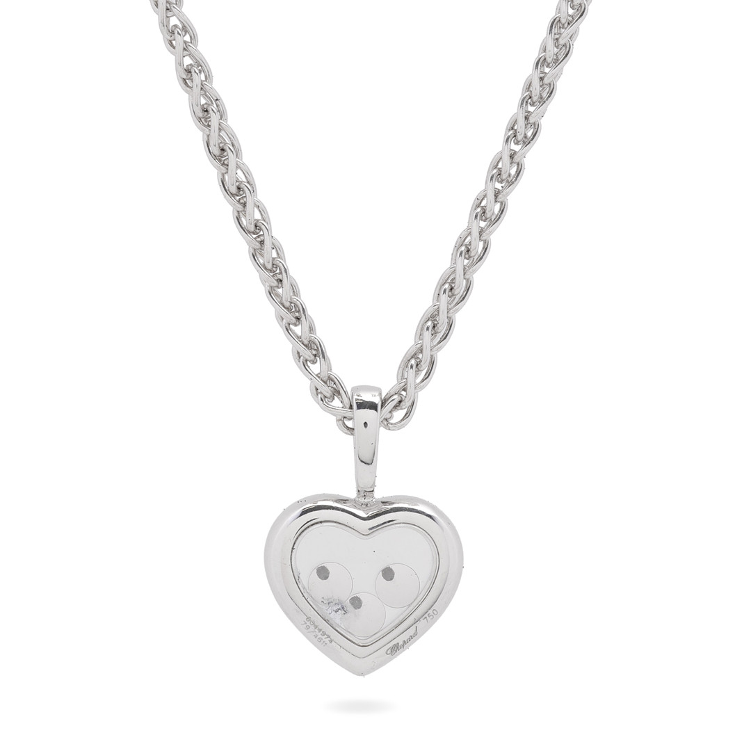 CHOPARD. ‘Happy Diamonds Icons Heart’ vedhæng med tre diamanter med kæde af 18k hvidguld. (2).
