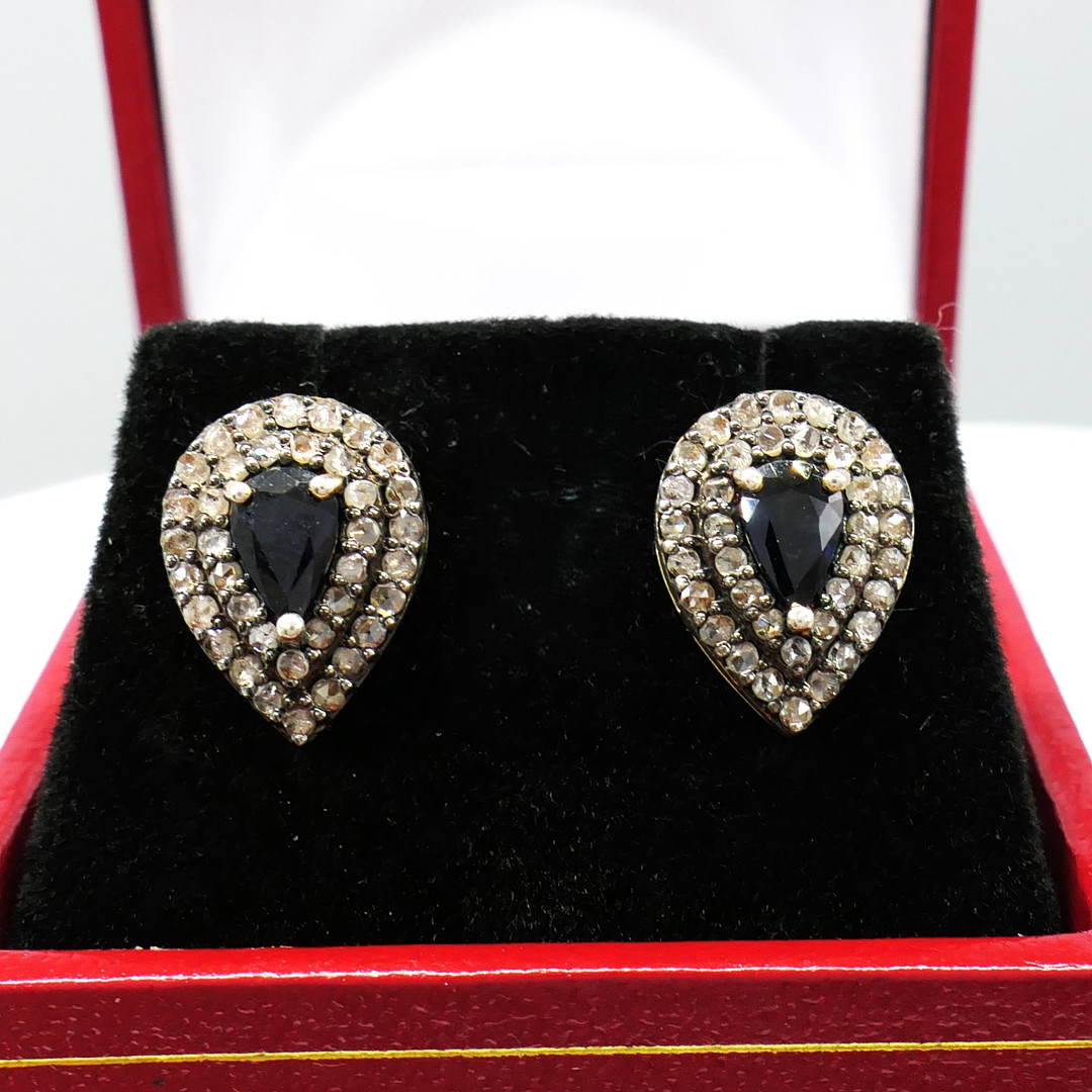 SAPPHIRE & DIAMOND tear drop studs.