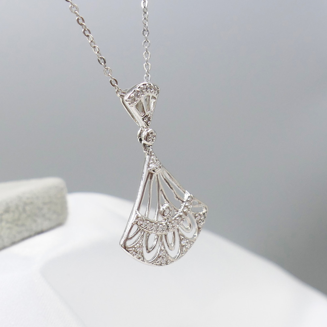 IBERIAN-STYLE SILVER necklace.