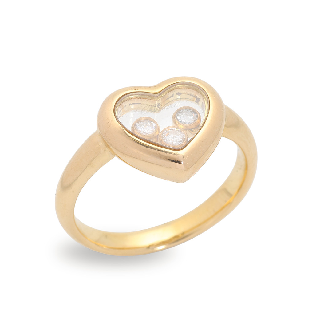 CHOPARD. ‘Happy Diamonds Icons Heart’ ring med tre diamanter af 18k guld. str 51.