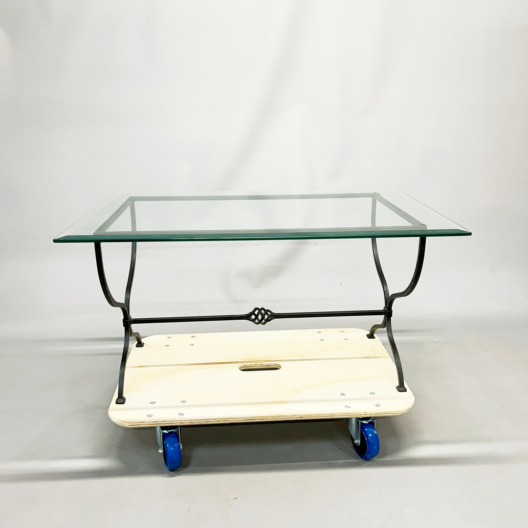 METAL AND GLASS COFFEE TABLE.