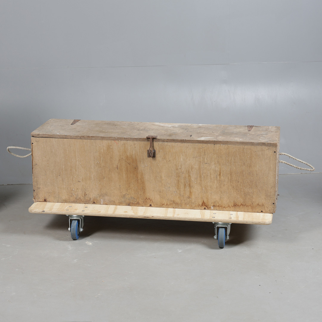 A 20TH CENTURY BOXED CROQUET SET.