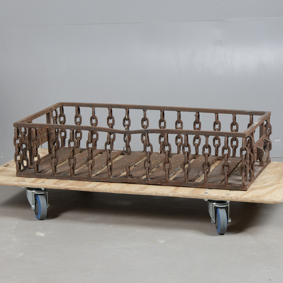 A LARGE WROUGHT IRON FIRE GRATE.