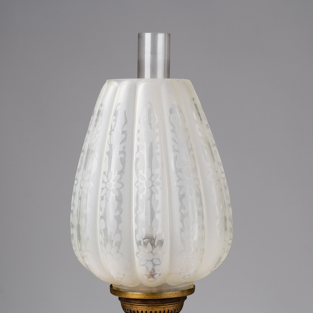 Petroliumslampe - bordlampe med elefanter af bronze og jern, Voss fabrik, omkring år 1900 Danmark.