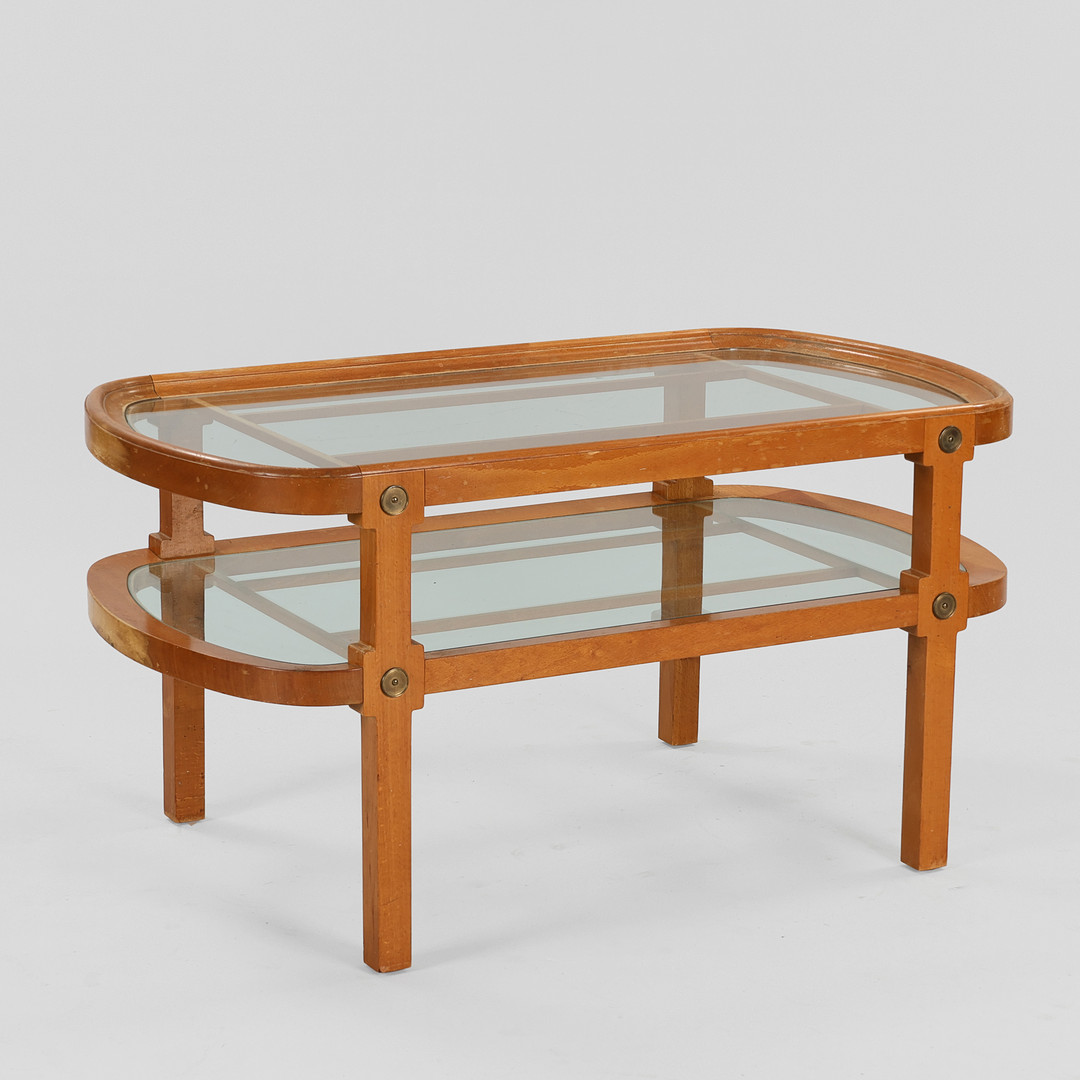 DANSK MØBELDESIGN. Sofabord af bøg, top og underliggende hylde af glas samt beslag af messing, 1930/40'erne.