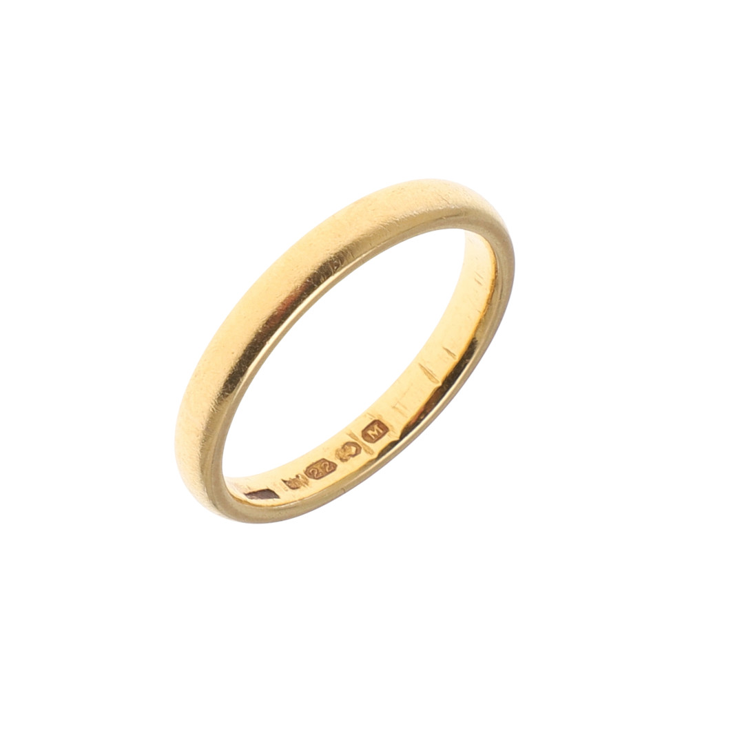 A 22 CARAT GOLD WEDDING BAND.