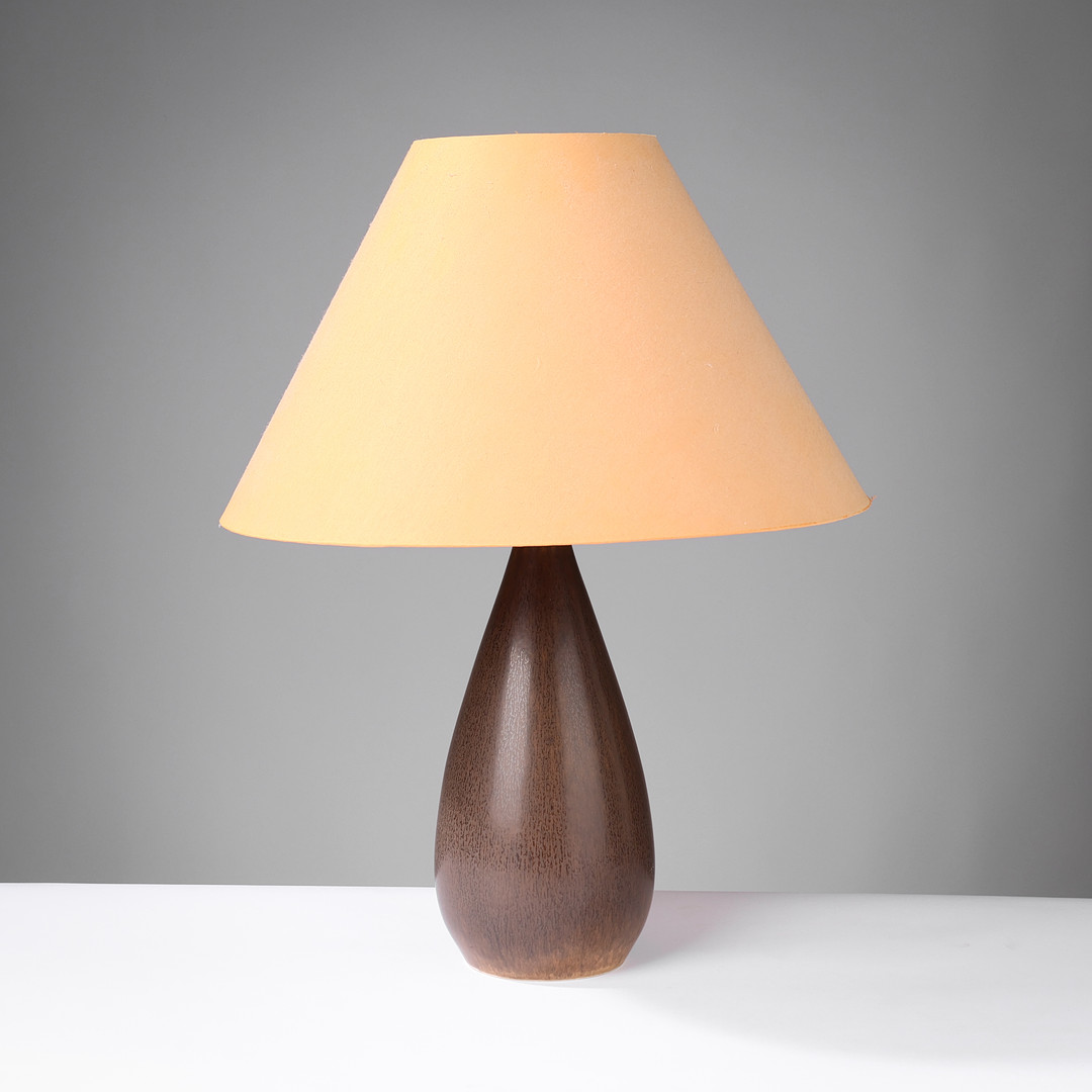 PER LINNEMAN SCHMIDT. Dråbeformet bordlampe af glaseret stentøj, Palshus, model SL 4, Danmark, 1948-1972.