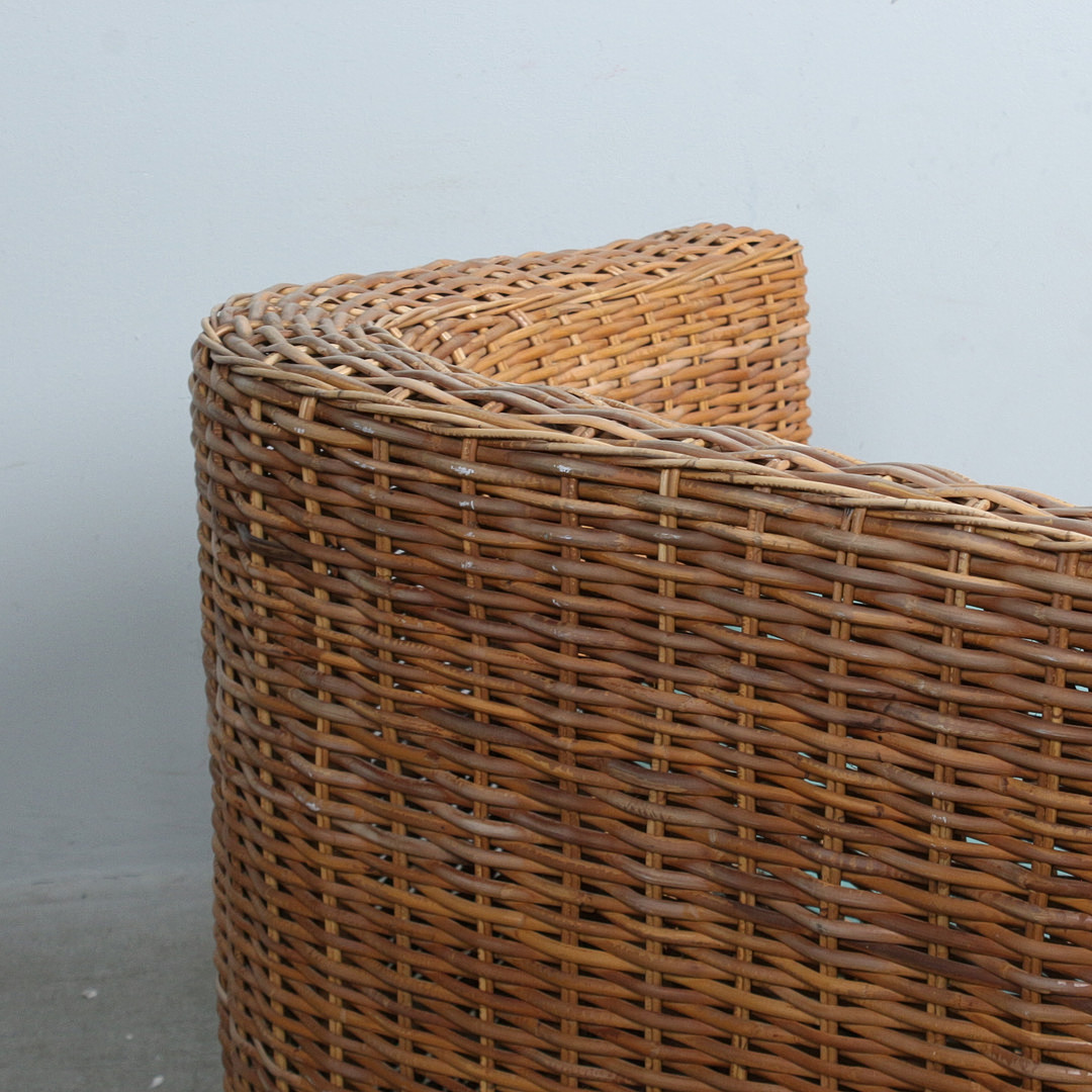 Paar Lounge-Sessel und ein Sofa im Michael-Taylor-Stil aus geflochtenem Rattan.