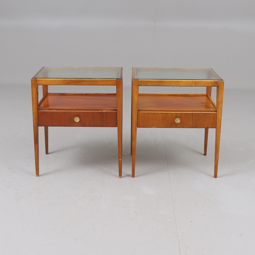SÄNGBORD, 2 stycken, trä och glas, Bodafors, 1900-tal.