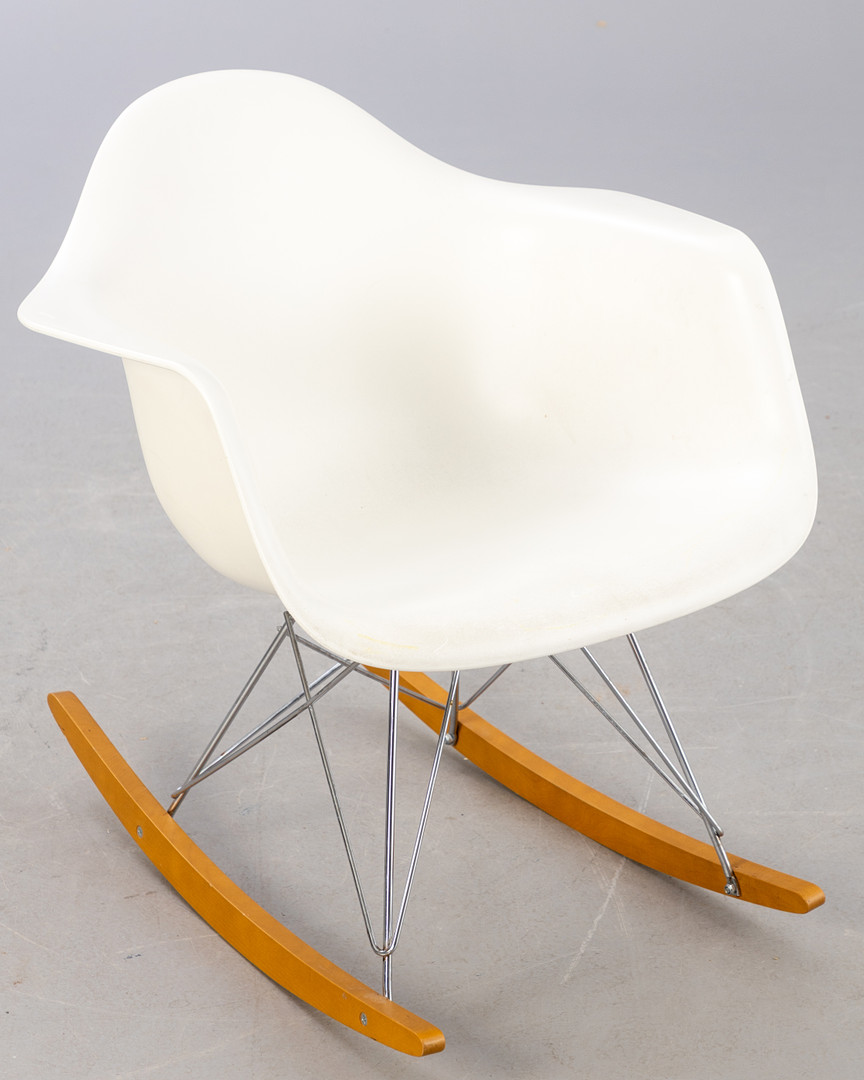 CHARLES & RAY EAMES. Vitra. Schaukelstuhl 'RAR', 2008.