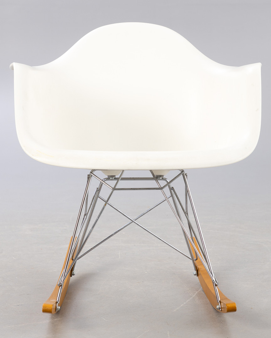 CHARLES & RAY EAMES. Vitra. Schaukelstuhl 'RAR', 2008.