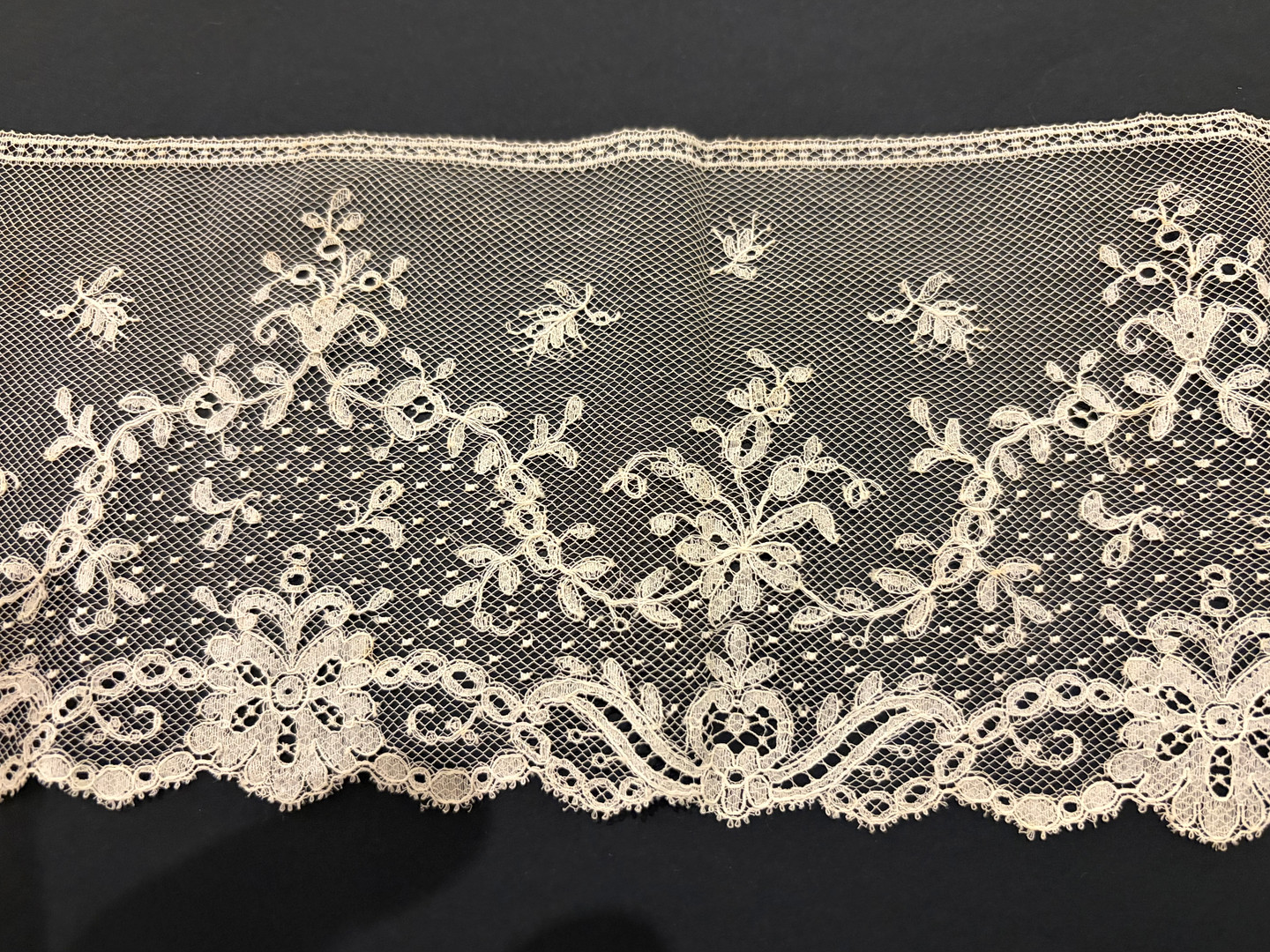 Lace border, probably from Brussels, 19th Century.