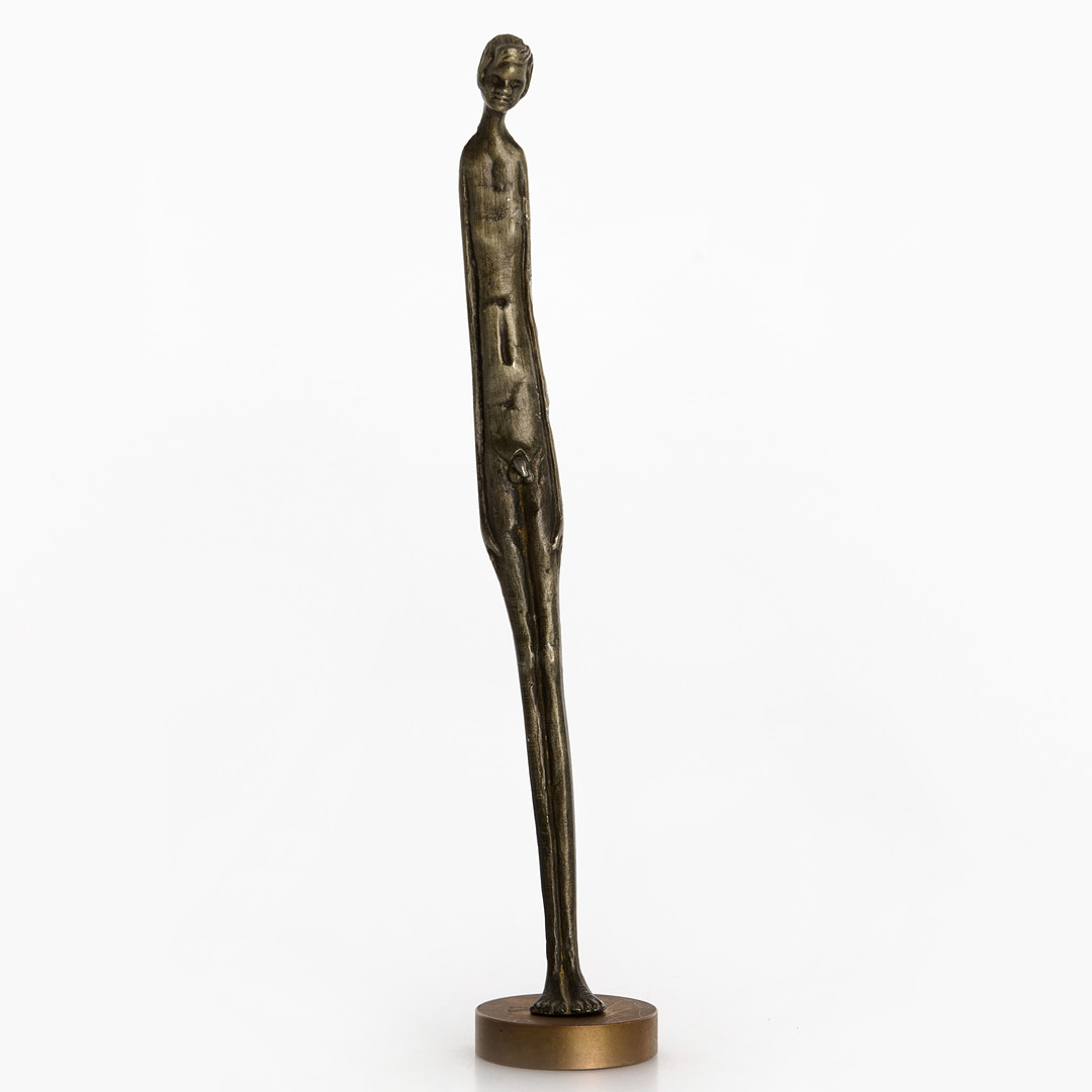 SKULPTUR "OMBRA DELLA SERA". stående mansfigur, efter antik Etruskisk förlaga. Vitmetall.