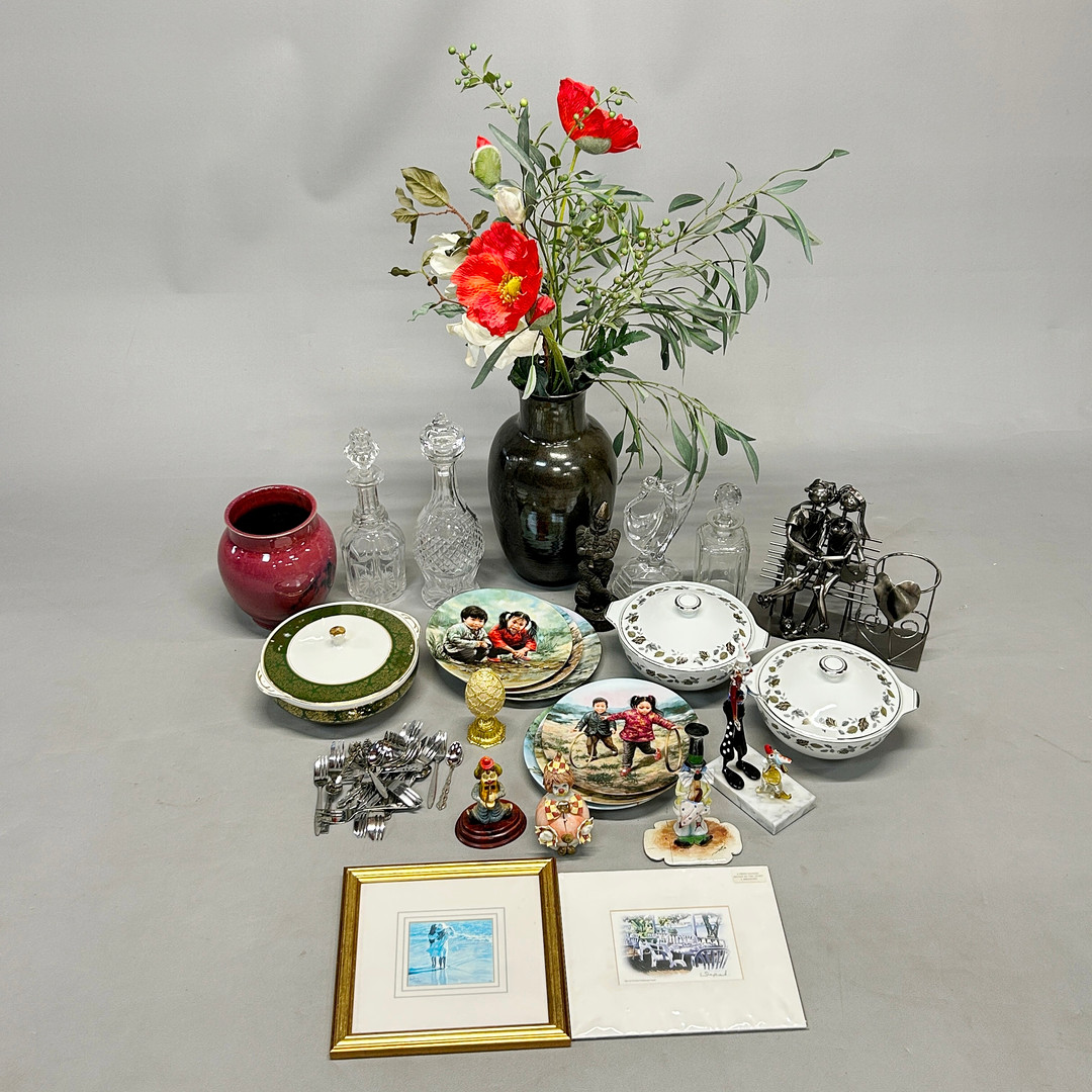 GROUP OF MIXED ITEMS.