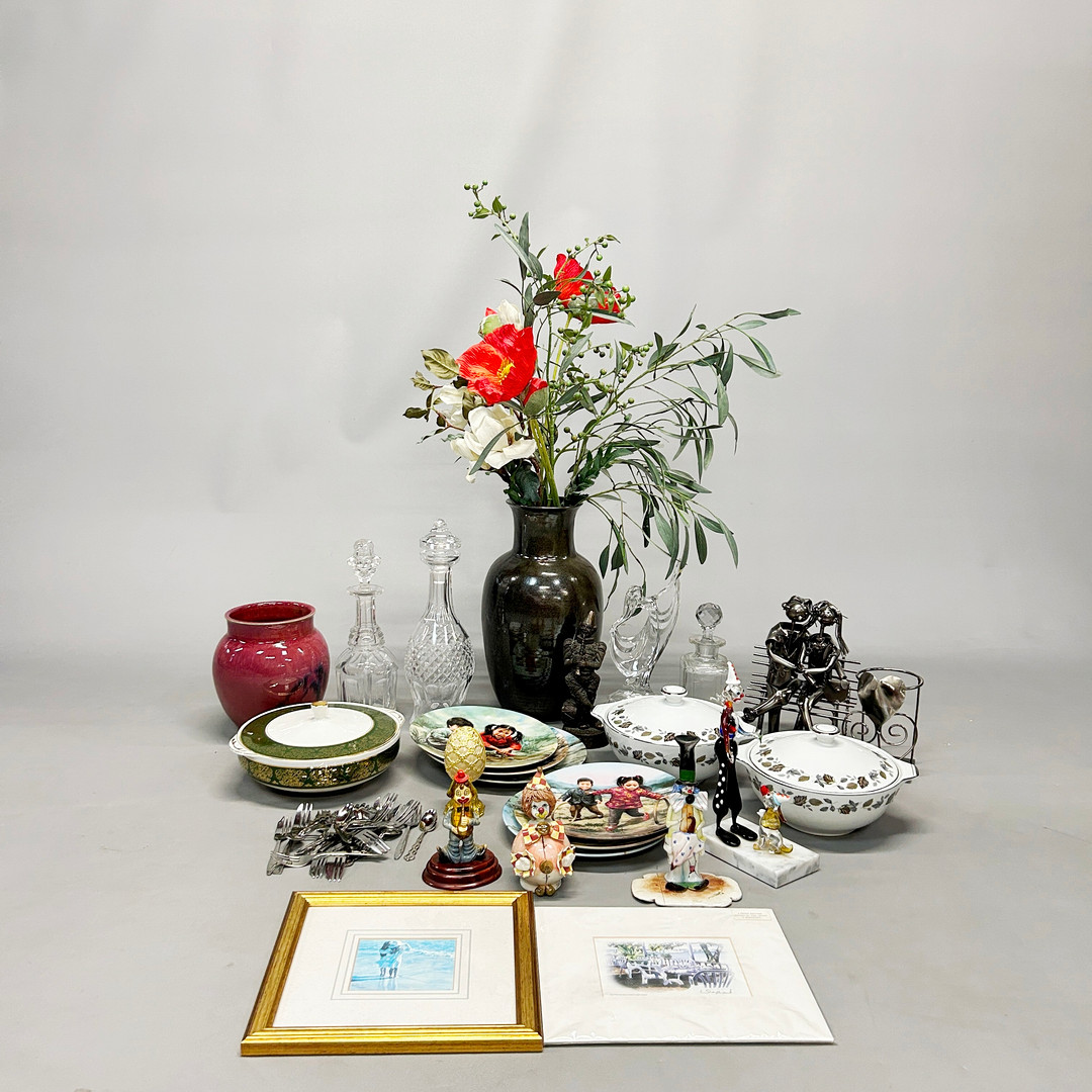 GROUP OF MIXED ITEMS.