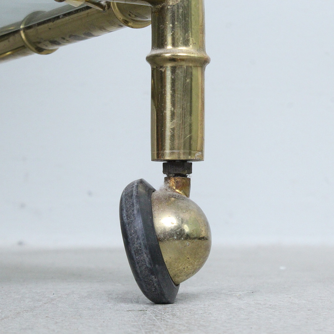 Teewagen / Barwagen in Bambusoptik aus Messing und Glas, 1970er Jahre.