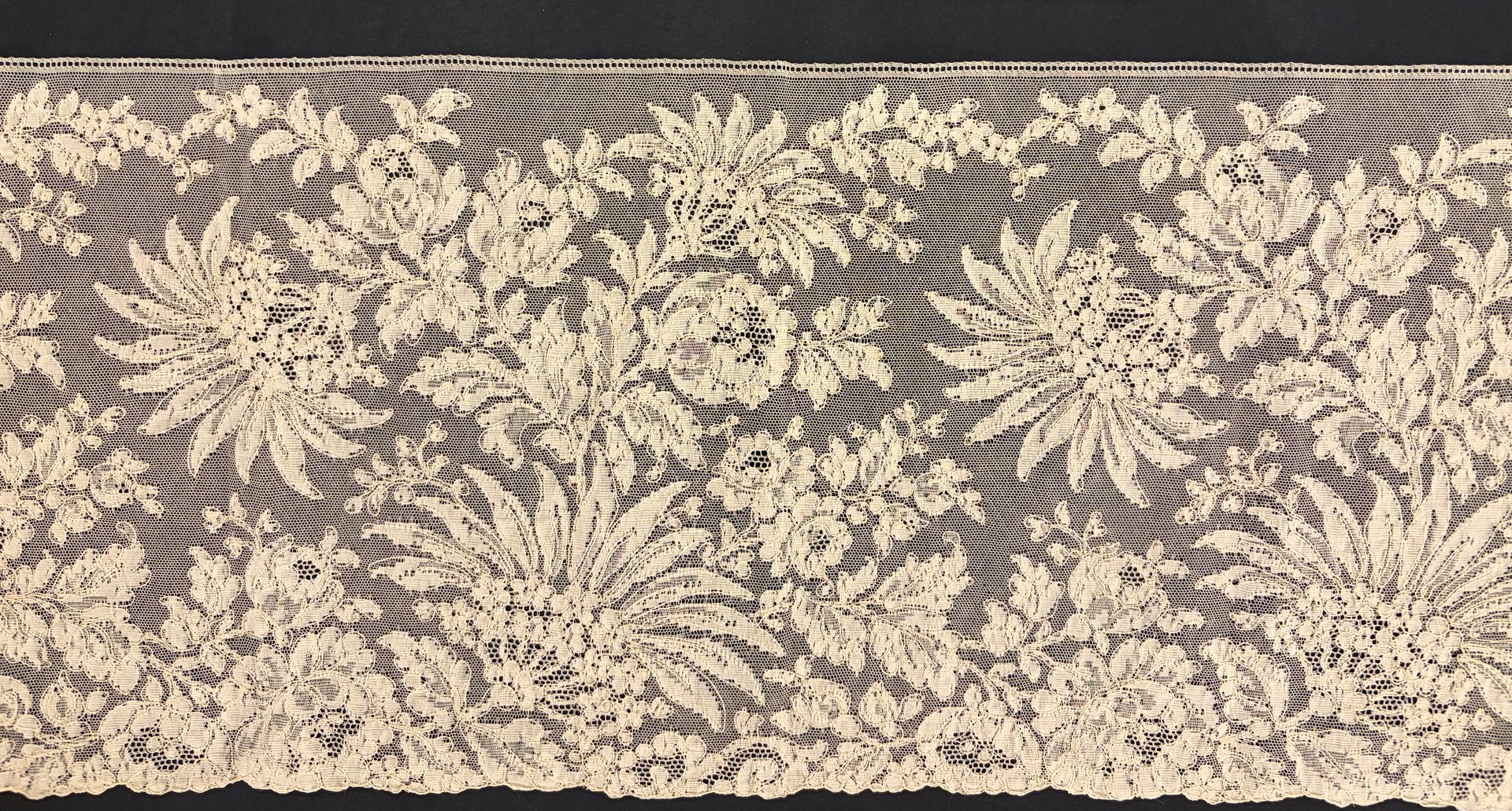 Wide Chantilly lace border, 19th Century.