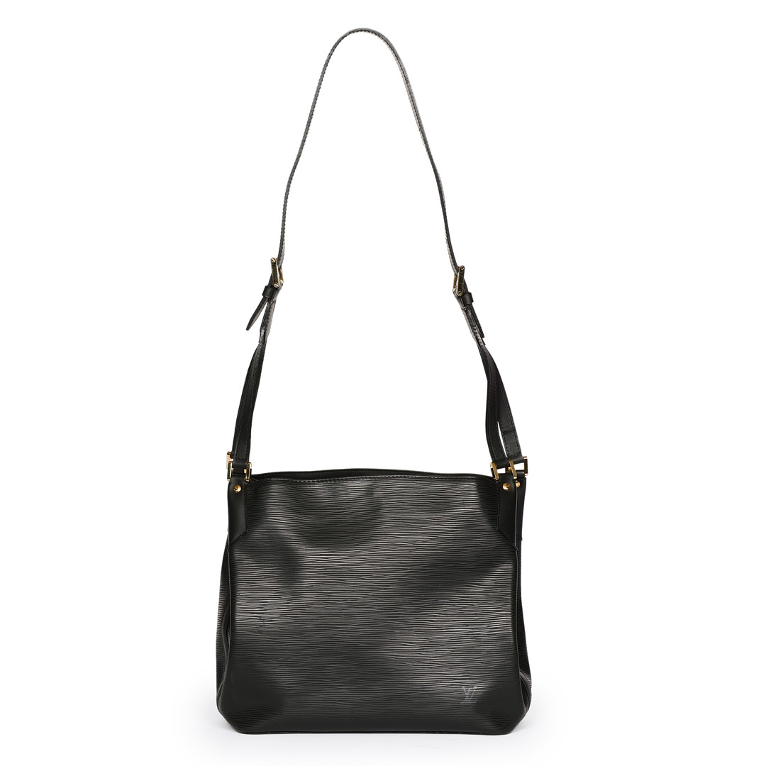 LOUIS VUITTON. 'Mandala MM, skuldertaske af sort Epi læder. Frankrig.