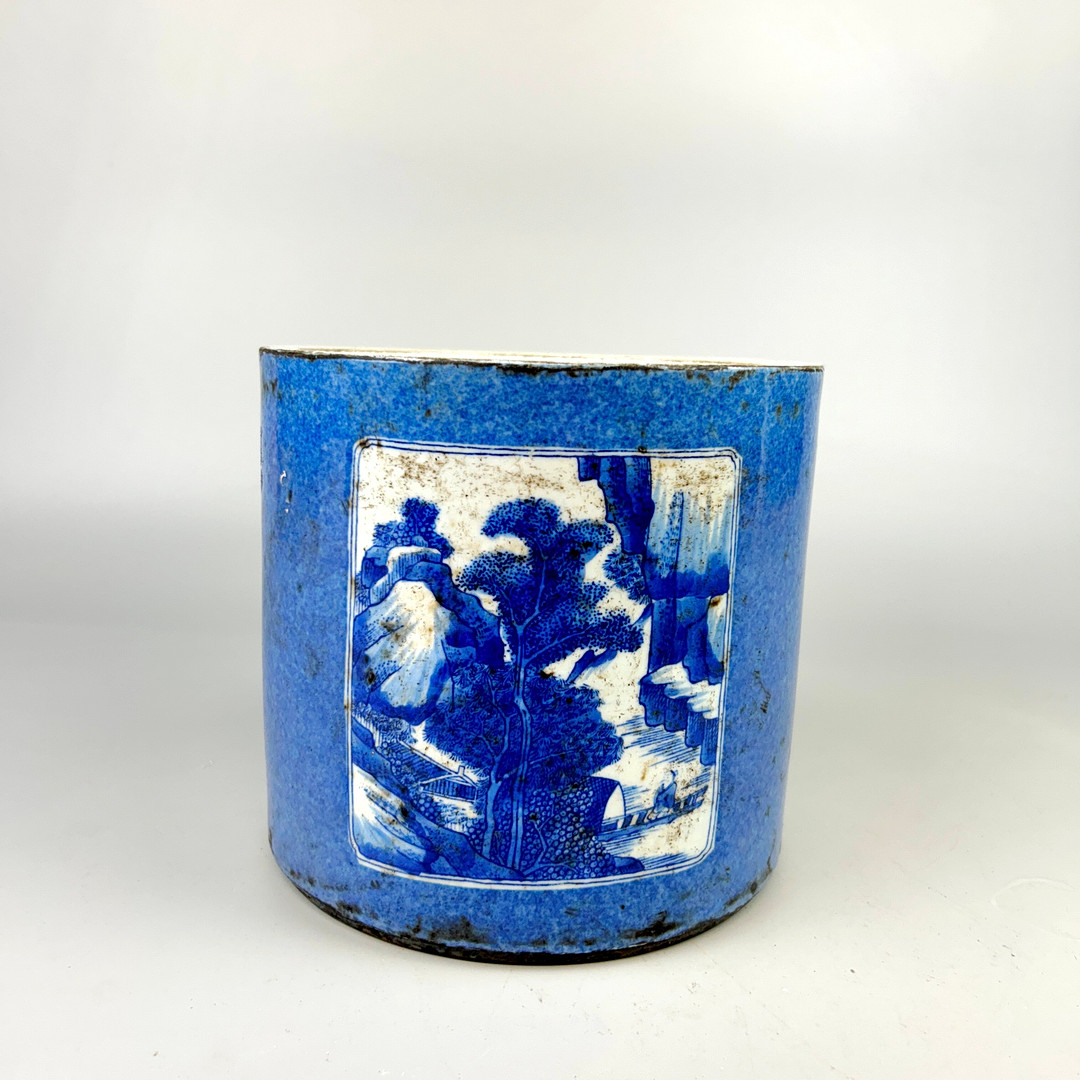 CHINESE BLUE & WHITE BRUSH POT.