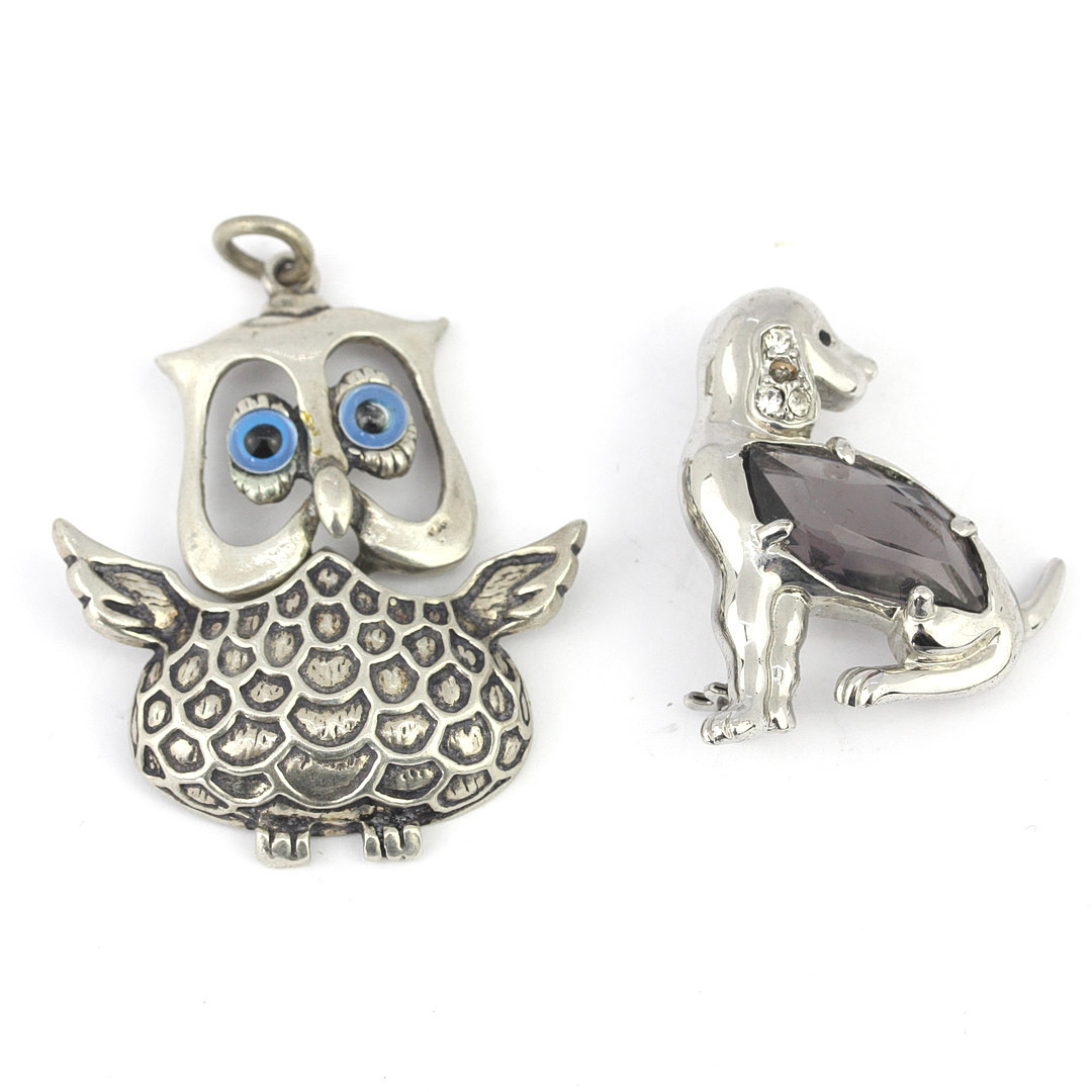 TWO SILVER JEWELLERY PIECES.