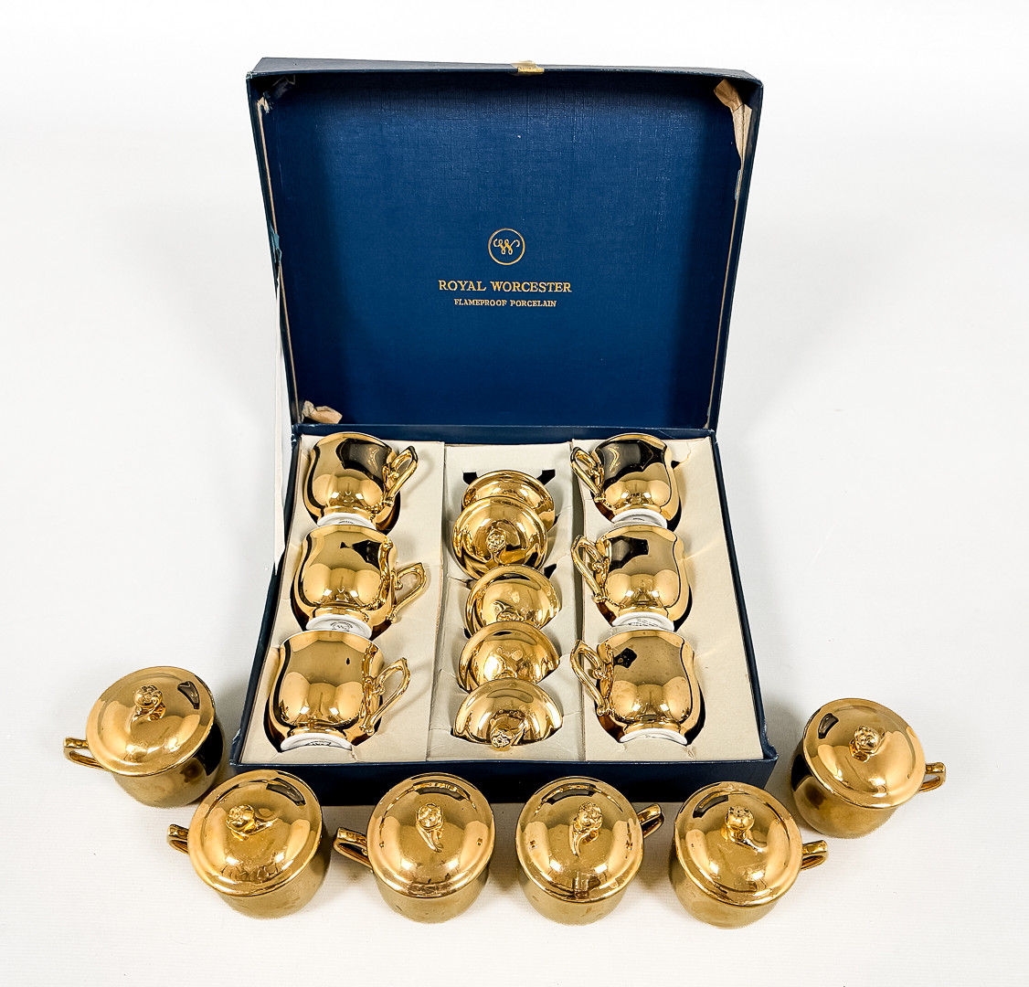 CREMEKOPPAR med lock, 12 st, Royal Worcester, England, 1900-tal.