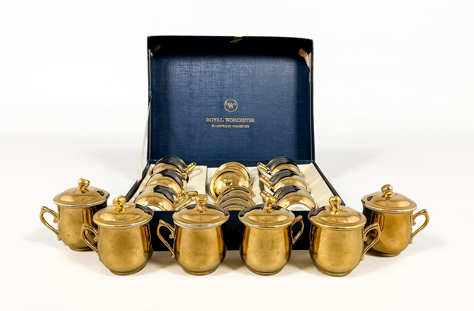 CREMEKOPPAR med lock, 12 st, Royal Worcester, England, 1900-tal.