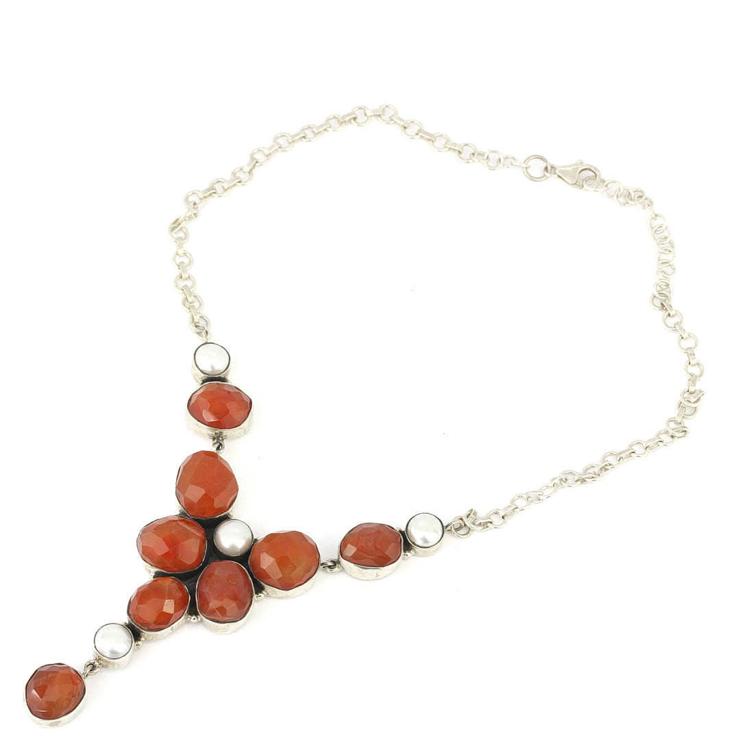 SILVER CORNELIAN AND PEARL NECKLACE.
